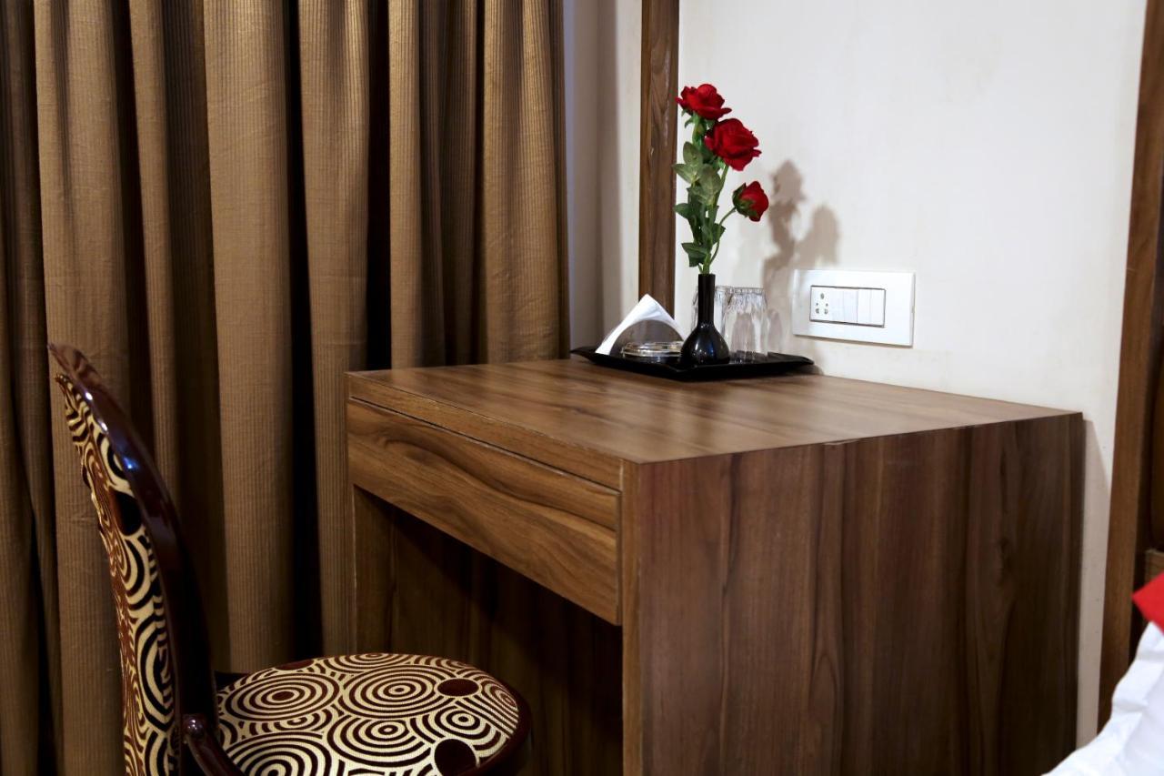 Hotel Sea Shore Navi Mumbai Buitenkant foto
