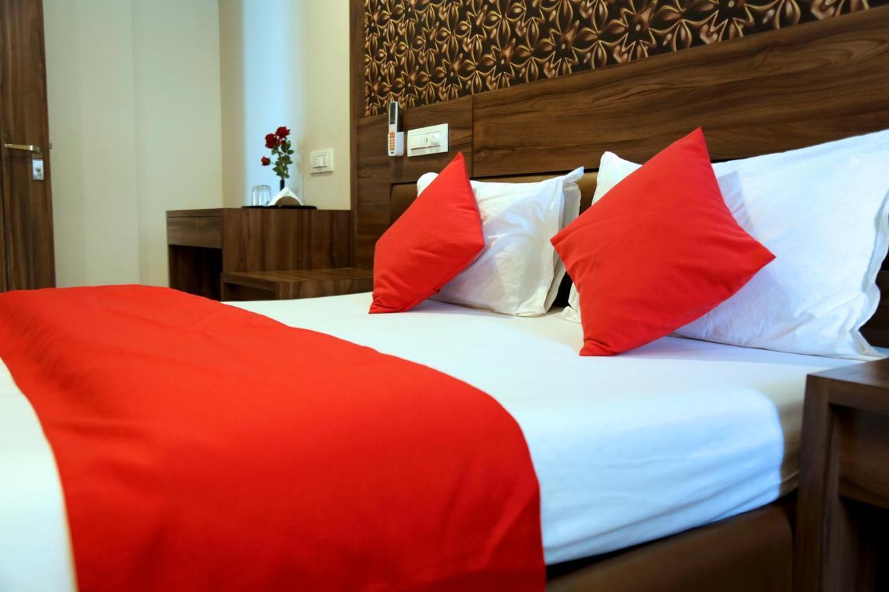 Hotel Sea Shore Navi Mumbai Buitenkant foto