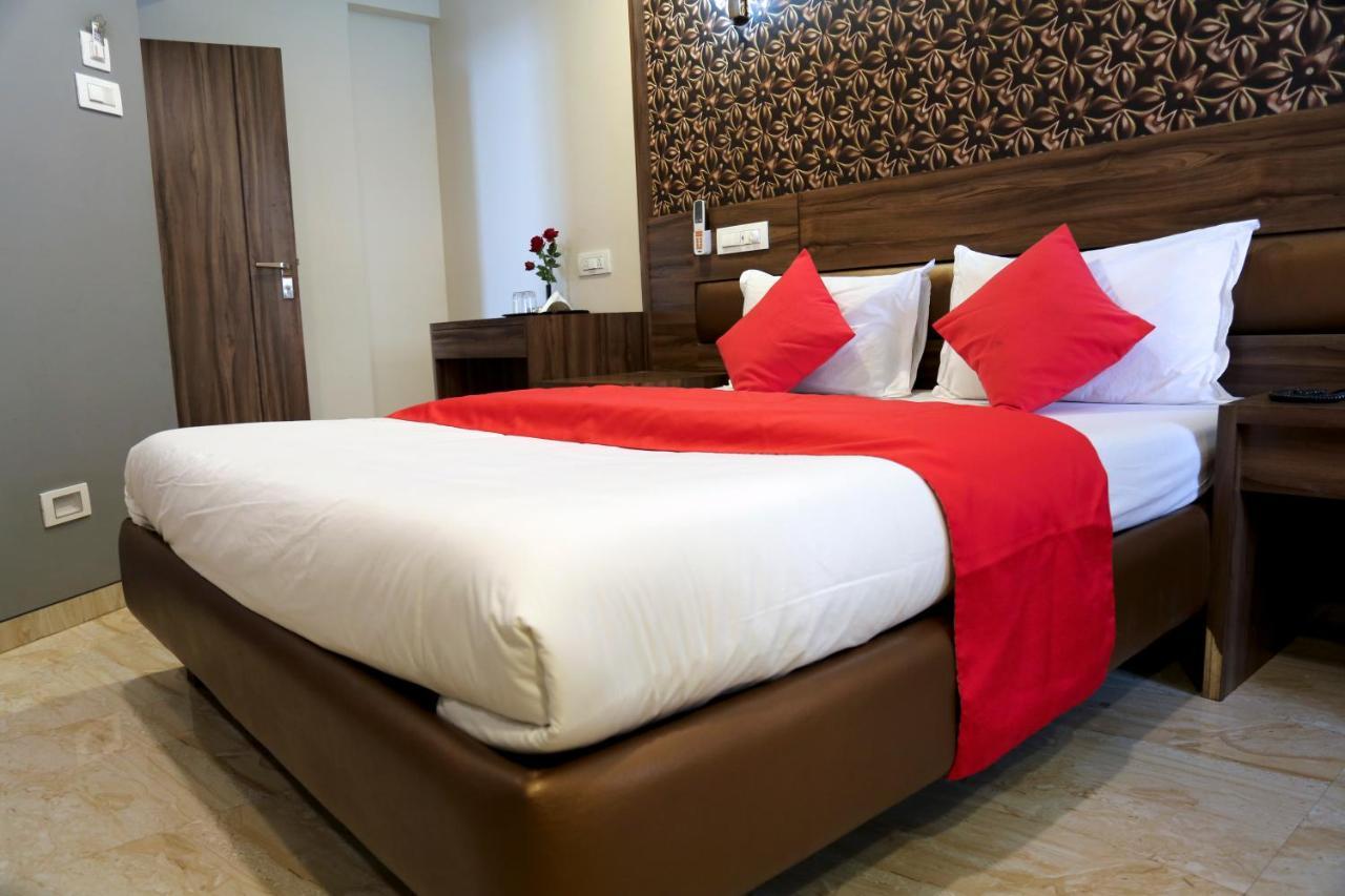 Hotel Sea Shore Navi Mumbai Buitenkant foto