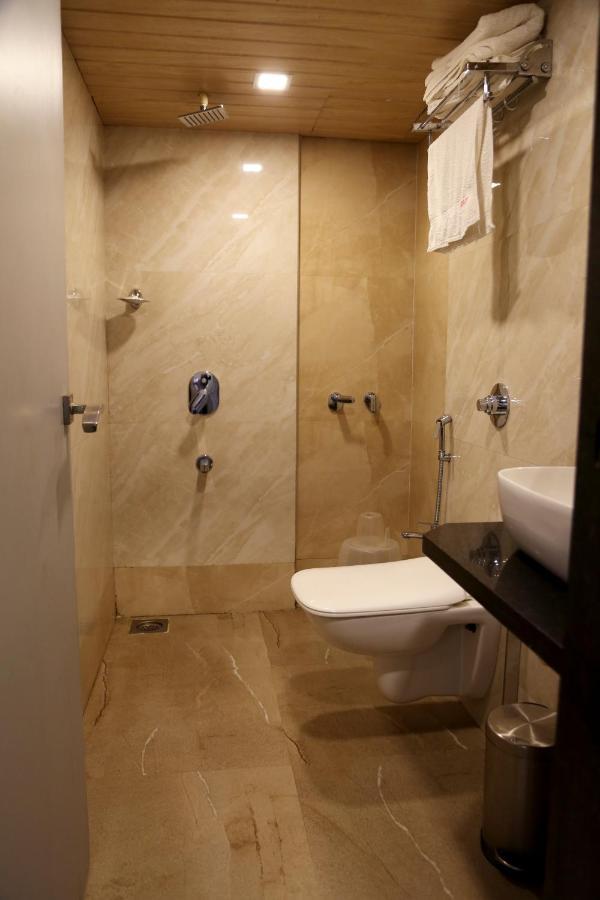 Hotel Sea Shore Navi Mumbai Buitenkant foto